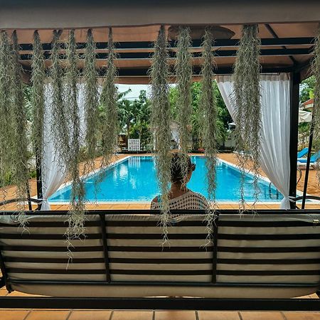 Riviera Hotel & Resort Kep Esterno foto