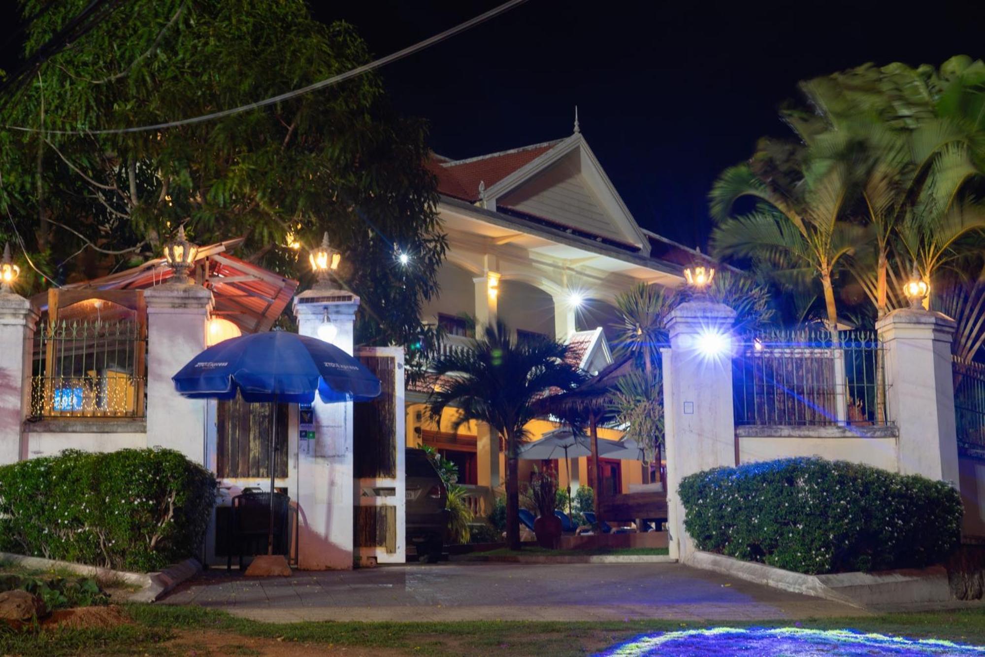Riviera Hotel & Resort Kep Esterno foto