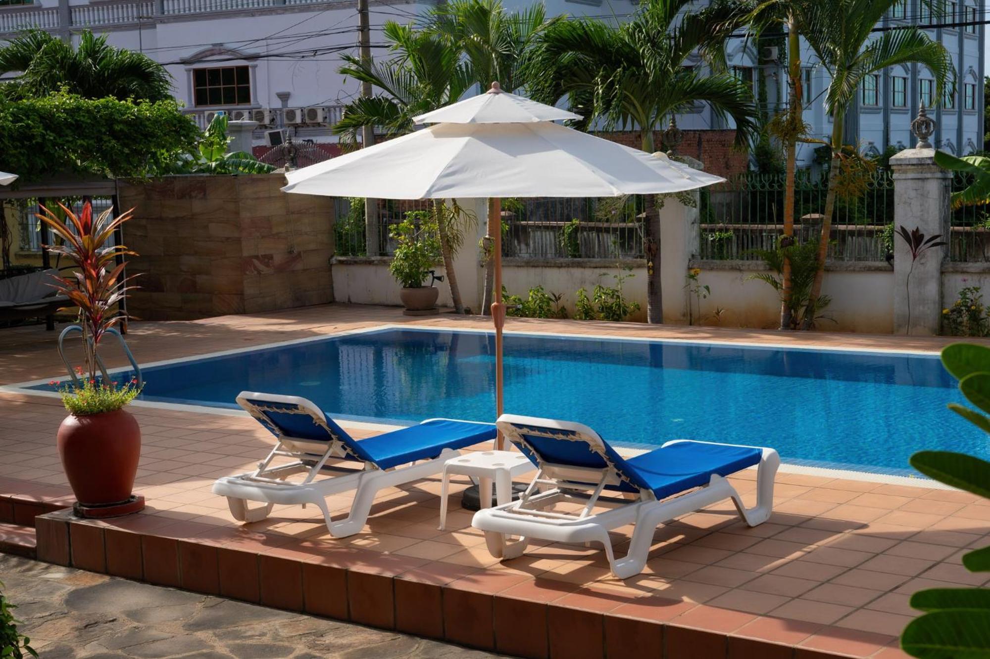 Riviera Hotel & Resort Kep Esterno foto