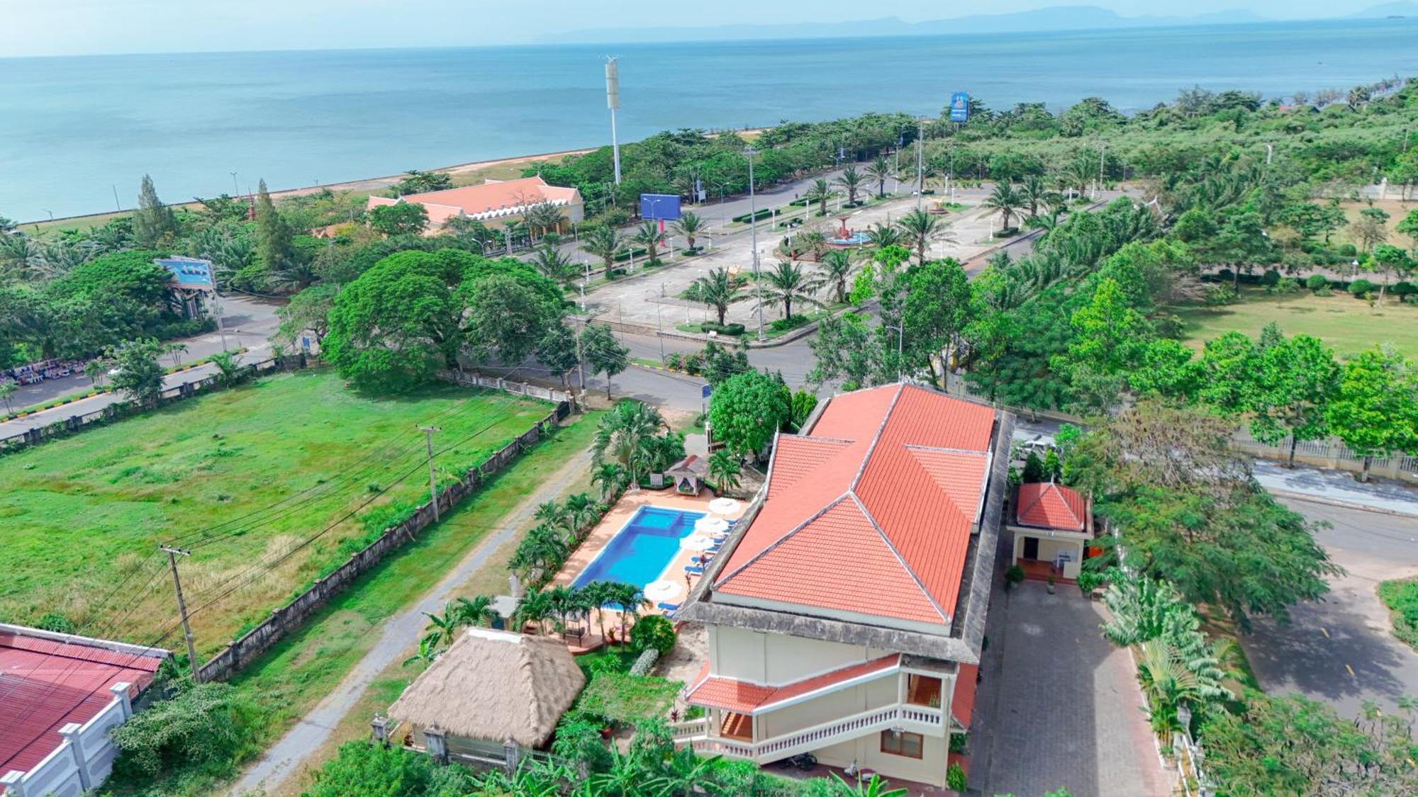 Riviera Hotel & Resort Kep Esterno foto