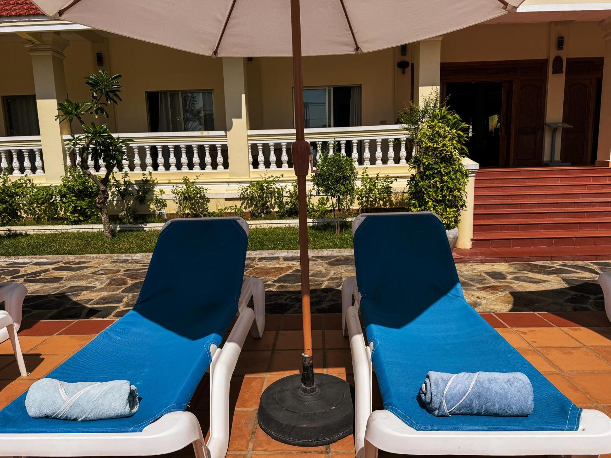 Riviera Hotel & Resort Kep Esterno foto